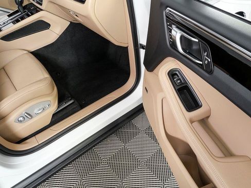 Certified 2026 Porsche Macan Turbo AWD/4WD image 25