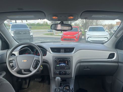 Used 2017 Chevrolet Traverse LS FWD image 5