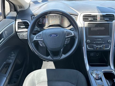 Used 2019 Ford Fusion SE FWD image 24