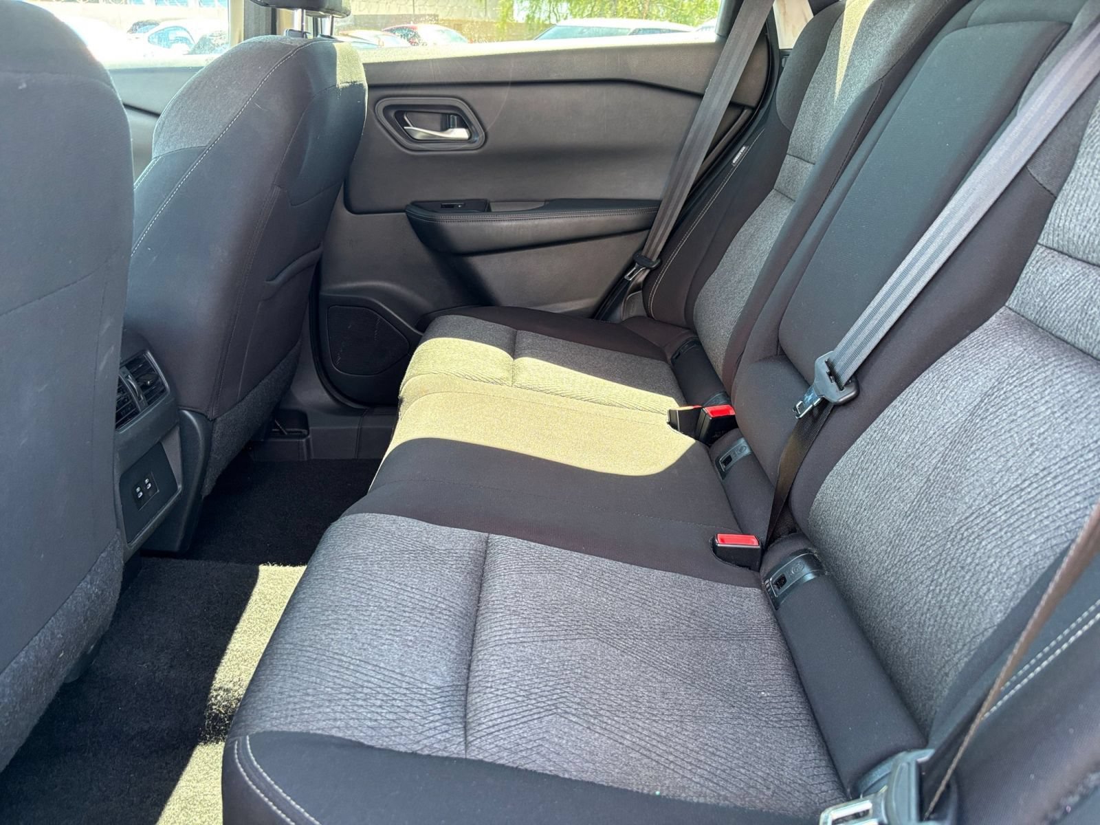 Used 2025 Nissan Rogue SV FWD image 27