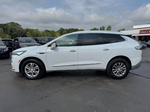 Used 2022 Buick Enclave Essence FWD image 2