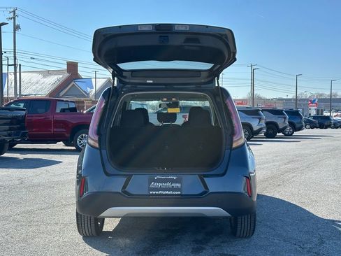 Used 2023 Kia Soul LX w/ LX Technology Package image 12