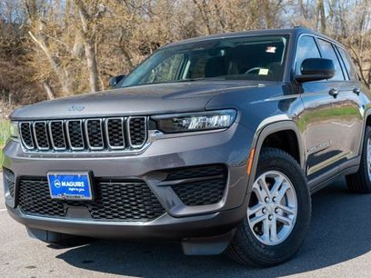 Used 2023 Jeep Grand Cherokee Laredo