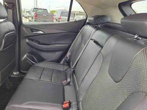Used 2022 Buick Encore GX Essence w/ Experience Buick Package FWD image 9