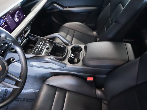 Certified 2024 Porsche Cayenne image 18