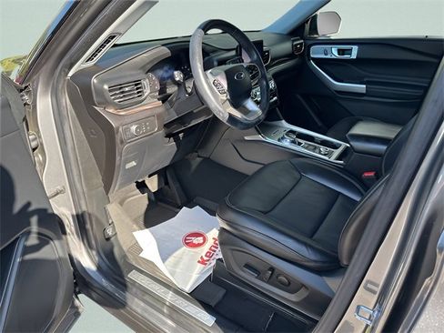 Used 2022 Ford Explorer Limited image 10