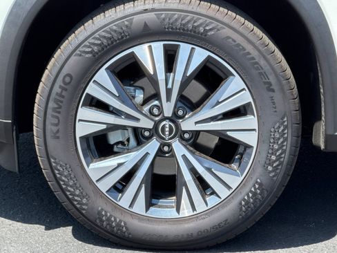 Used 2022 Nissan Rogue SV AWD/4WD image 45