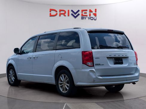 Used 2018 Dodge Grand Caravan SXT FWD image 3