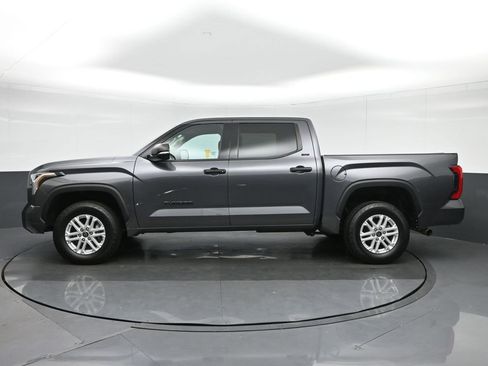 Used 2022 Toyota Tundra SR5 w/ SR5 Convenience Package image 4