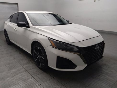 Used 2023 Nissan Altima 2.5 SR FWD image 13
