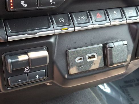 Used 2021 Chevrolet Silverado 1500 LT AWD/4WD image 25