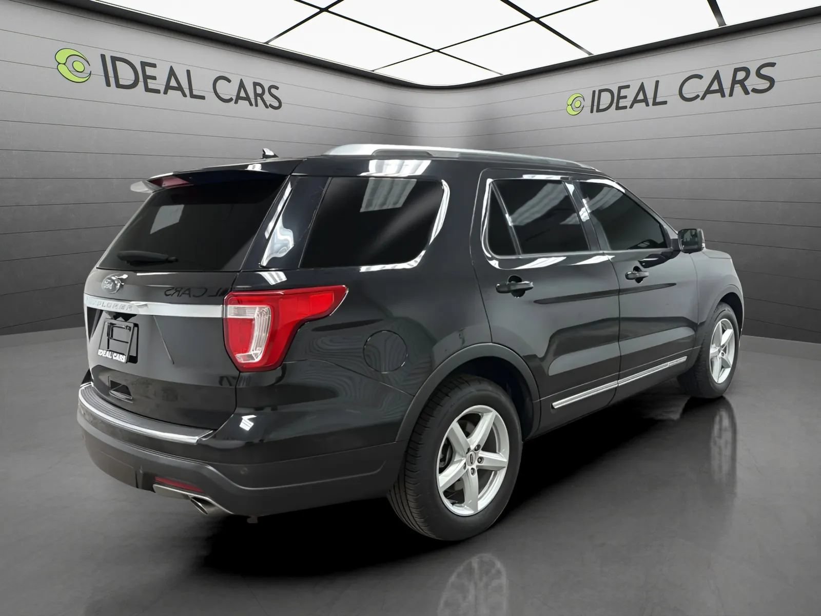 Used 2018 Ford Explorer XLT w/ Equipment Group 201A FWD image 5