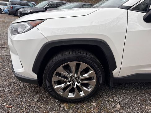 Used 2019 Toyota RAV4 XLE Premium image 6