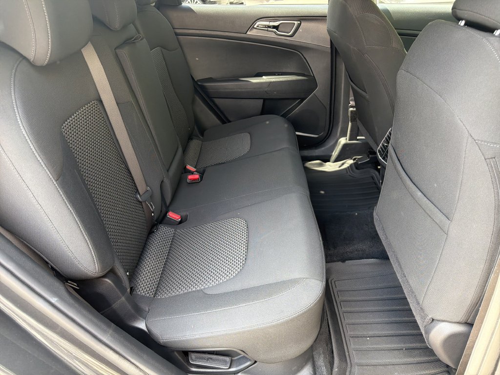 Used 2023 Kia Sportage LX AWD/4WD image 16