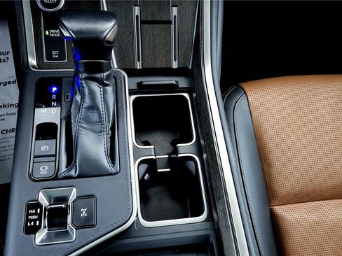 Used 2024 Lexus GX 550 w/ Accessory Package (2T) AWD/4WD image 30