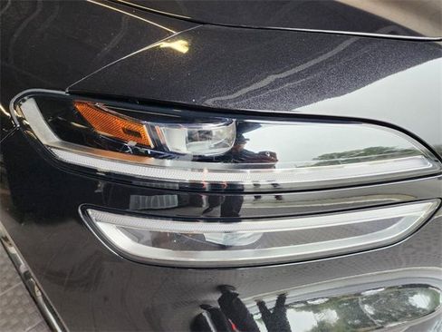 Used 2025 Genesis G70 2.5T image 4