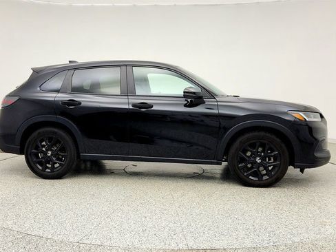 Used 2025 Honda HR-V Sport image 4
