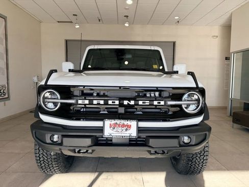 New 2025 Ford Bronco Outer Banks w/ Sasquatch Package image 2