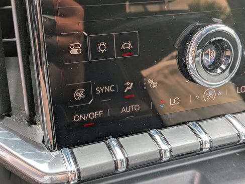 Used 2025 GMC Acadia Elevation FWD image 33