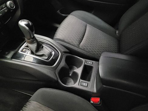 Used 2020 Nissan Rogue SV w/ Premium Package FWD image 26