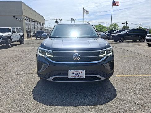 Used 2022 Volkswagen Taos SEL w/ Panoramic Sunroof Package AWD/4WD image 3