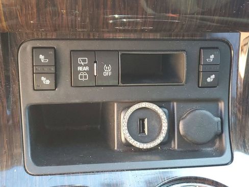 Used 2016 Chevrolet Traverse LT w/ Style and Technology Package image 32