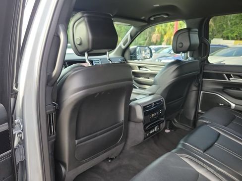 Used 2024 Jeep Wagoneer L Series II w/ Flexible Seating Group AWD/4WD image 14