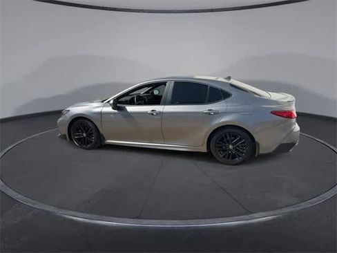 Used 2025 Toyota Camry SE image 5