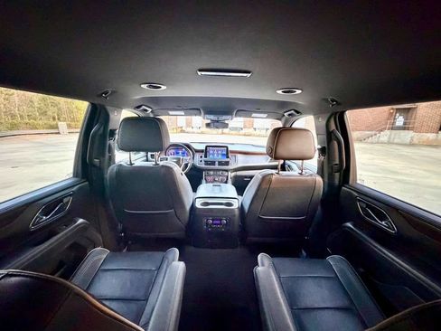 Used 2023 Chevrolet Suburban Premier RWD image 15