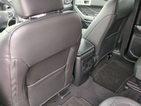Used 2024 Ford Explorer XLT w/ Equipment Group 202A AWD/4WD image 18