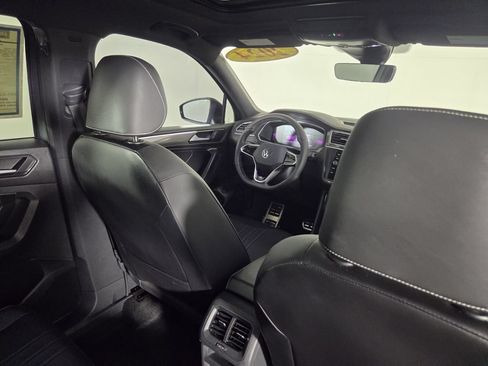 Used 2024 Volkswagen Tiguan SE R-Line FWD image 32