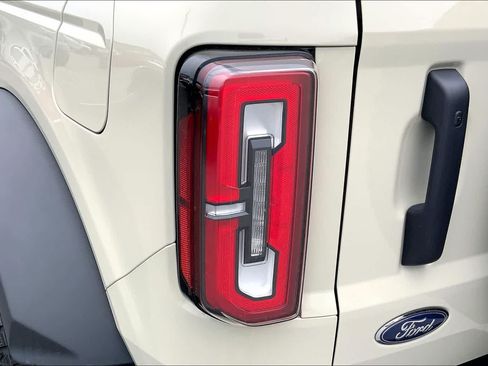 Certified 2025 Ford Bronco Badlands AWD/4WD image 28