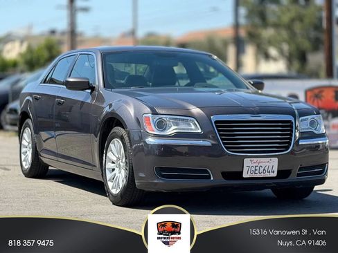 Used 2014 Chrysler 300 RWD image 1
