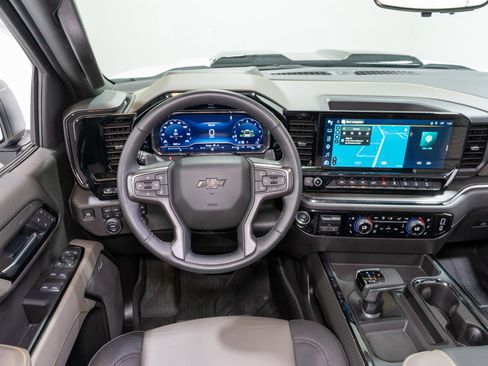 Used 2025 Chevrolet Silverado 1500 ZR2 w/ Technology Package image 12