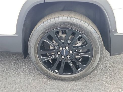 Certified 2023 GMC Acadia SLE w/ Driver Convenience Package image 8