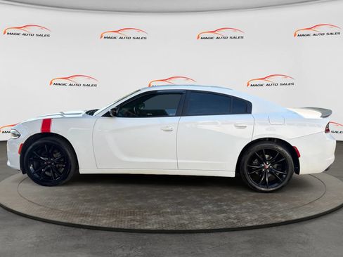 Used 2018 Dodge Charger SXT w/ Blacktop Package RWD image 7
