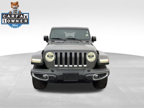 Used 2018 Jeep Wrangler Unlimited Sahara image 2