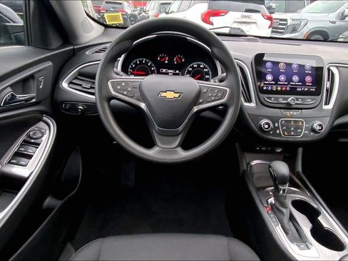 Used 2022 Chevrolet Malibu LT FWD image 6