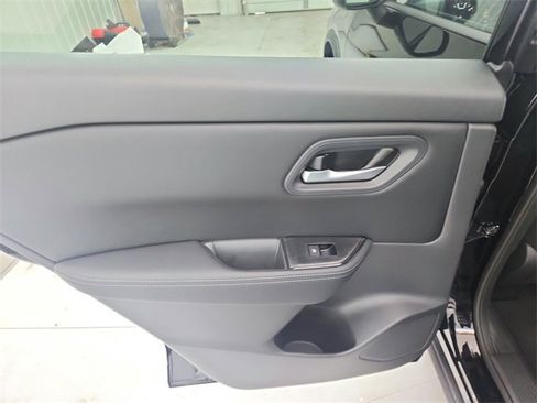 New 2025 Nissan Rogue SV image 30