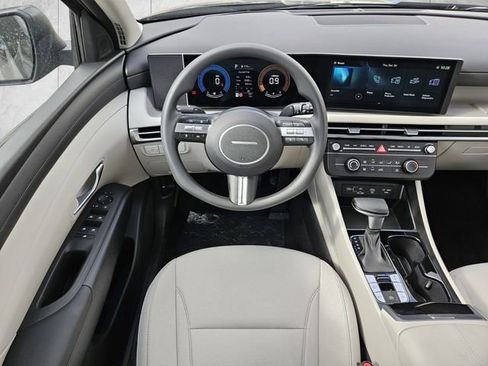 Used 2025 Hyundai Tucson SE FWD image 5