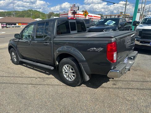 Used 2014 Nissan Frontier SV w/ SV Value Truck Package AWD/4WD image 3
