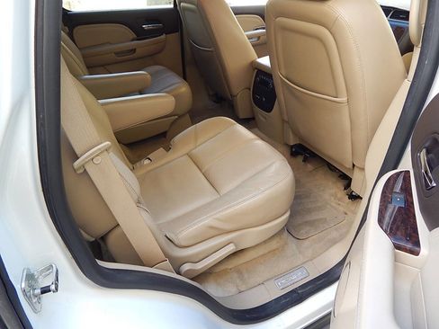 Used 2007 GMC Yukon Denali image 24