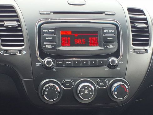 Used 2017 Kia Forte LX image 6