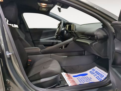 Certified 2025 Hyundai Elantra Sport image 13