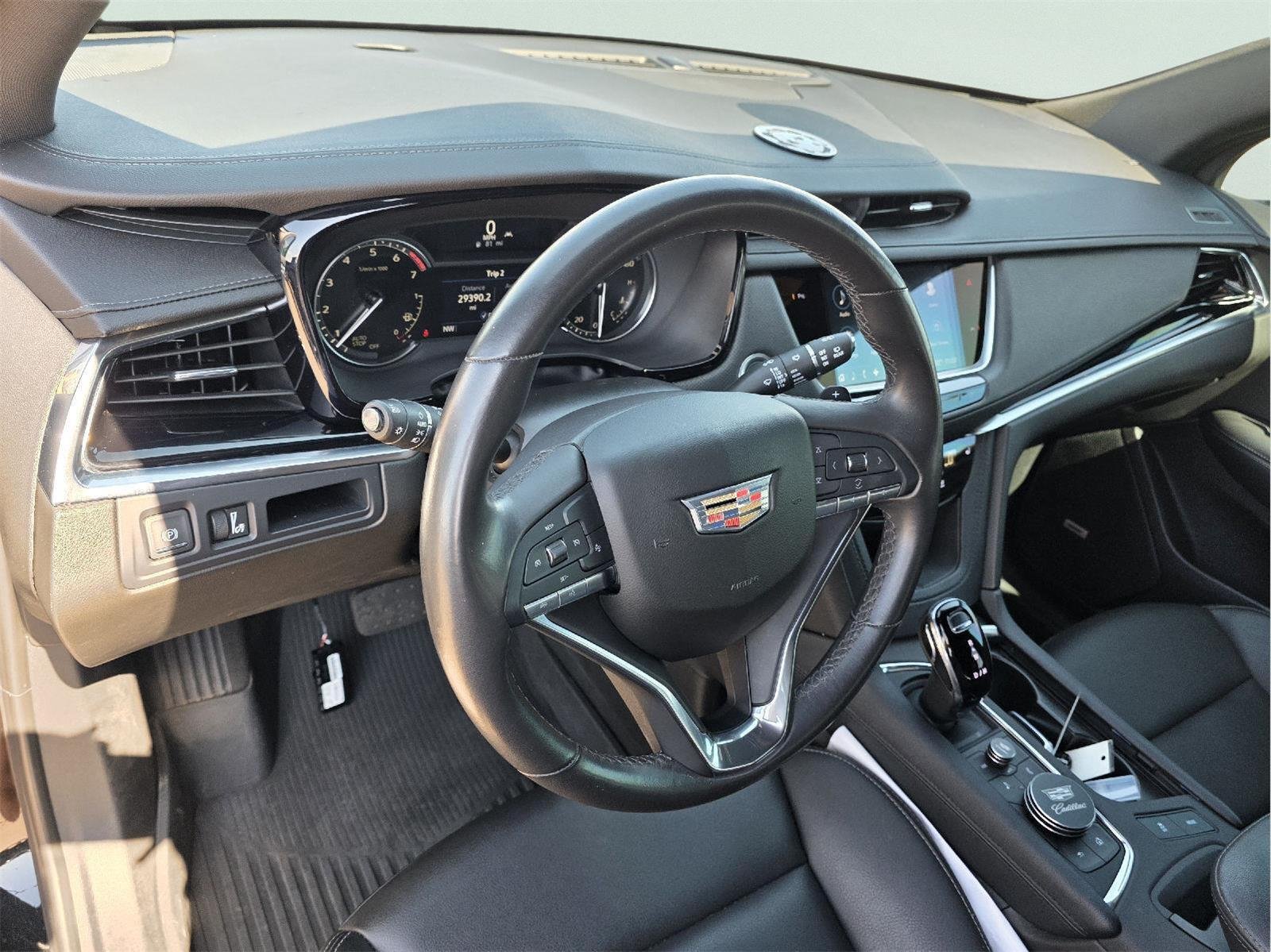 Used 2024 Cadillac XT6 Luxury w/ LPO, Floor Liner Package FWD image 11