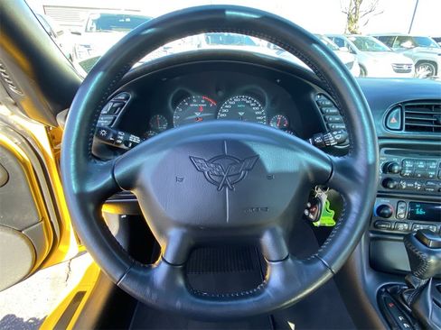 Used 2004 Chevrolet Corvette Coupe w/ Roof Package image 23