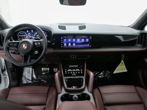 New 2026 Porsche Cayenne GTS image 13