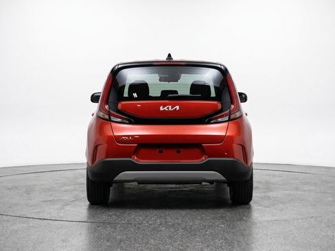 Used 2025 Kia Soul LX w/ LX Technology Package FWD image 7