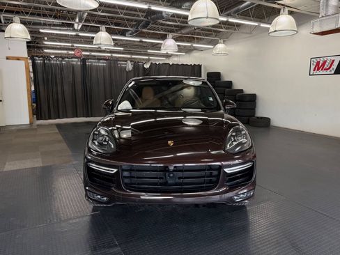 Used 2016 Porsche Cayenne Turbo S AWD/4WD image 3