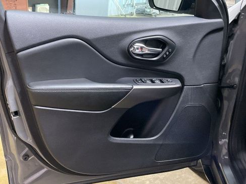 Used 2022 Jeep Cherokee Limited image 12